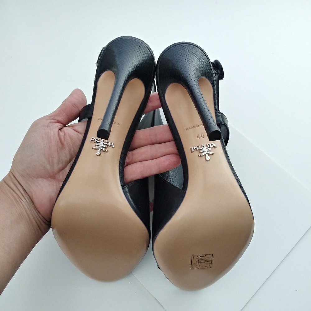 NWOT Authentic PRADA Leather heels. - Picture 7 of 8